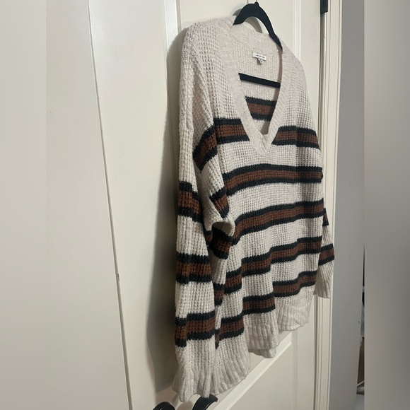 American Eagle Dreamspun Knit Soft Oversized Sweater Size Medium - Picture 4 of 9